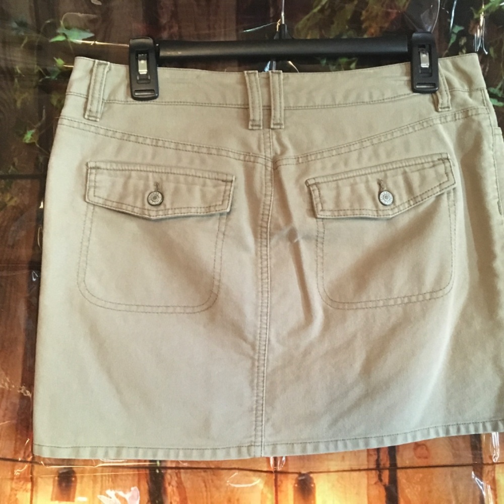 ladies Old Navy Khaki green mini skirt size 6 - Picture 2 of 2
